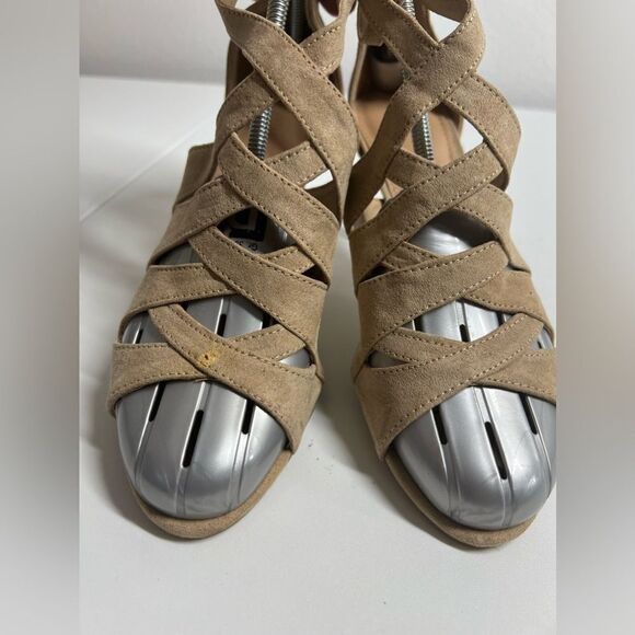 Christian Siriano  Bohemian Beige Heels Size 8,5 - Picture 4 of 9